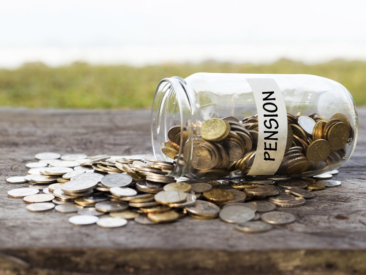 Top 5 tips to consider before cashing in your pension.